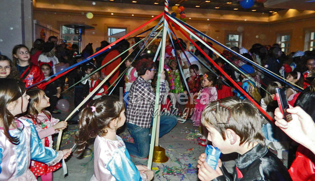 Μικροί και μεγάλοι διασκέδασαν στο αποκριάτικο πάρτυ της ΑΕΚ και της Αρκαδιανής! (vd)