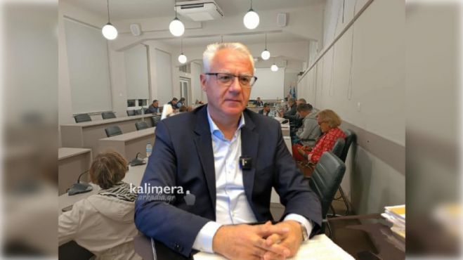 Σμυρνιώτης για Τζιούμη: "Παιδαριώδης ο χειρισμός στο θέμα του Ανδριάντα"