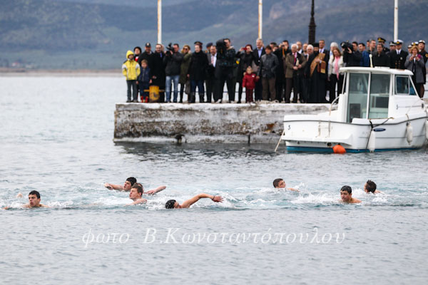 &Nu;έ&epsilon;&sigmaf; &epsilon;&iota;&kappa;ό&nu;&epsilon;&sigmaf; &alpha;&pi;ό &tau;&omicron;&nu; &alpha;&gamma;&iota;&alpha;&sigma;&mu;ό &tau;&omega;&nu; &upsilon;&delta;ά&tau;&omega;&nu; &sigma;&tau;&omicron; &Pi;&alpha;&rho;ά&lambda;&iota;&omicron; Ά&sigma;&tau;&rho;&omicron;&sigmaf;
