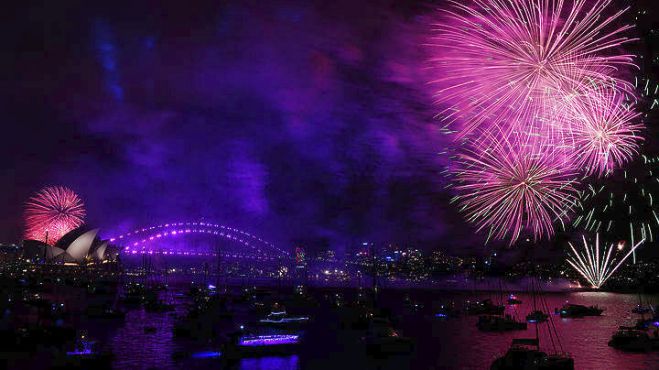 Νέο Έτος: Στον Ειρηνικό και την Αυστραλία, είναι ήδη 2018! (vd)