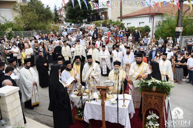 &Lambda;&alpha;&mu;&pi;&rho;ά &Theta;&upsilon;&rho;&alpha;&nu;&omicron;ί&xi;&iota;&alpha; &tau;&omicron;&upsilon; &Iota;&epsilon;&rho;&omicron;ύ &Nu;&alpha;&omicron;ύ &Alpha;&gamma;ί&omicron;&upsilon; &Tau;&rho;ύ&phi;&omega;&nu;&omicron;&sigmaf; &Tau;&rho;ί&pi;&omicron;&lambda;&eta;&sigmaf; (&epsilon;&iota;&kappa;ό&nu;&epsilon;&sigmaf;)