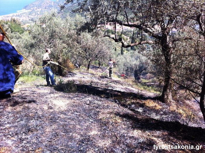 Έ&sigma;&beta;&eta;&sigma;&epsilon; &eta; &pi;&upsilon;&rho;&kappa;&alpha;&gamma;&iota;ά &sigma;&tau;&omicron;&nu; Ά&nu;&omega; &Tau;&upsilon;&rho;ό (&epsilon;&iota;&kappa;ό&nu;&epsilon;&sigmaf;)