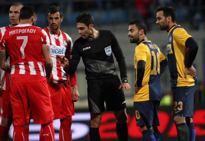 &laquo;&Mu;&epsilon; &epsilon;&mu;έ&nu;&alpha; &omicron; &Sigma;&pi;ά&theta;&alpha;&sigmaf; &delta;&epsilon;&nu; &xi;&alpha;&nu;&alpha;&sigma;&phi;&upsilon;&rho;ί&zeta;&epsilon;&iota;&raquo;!