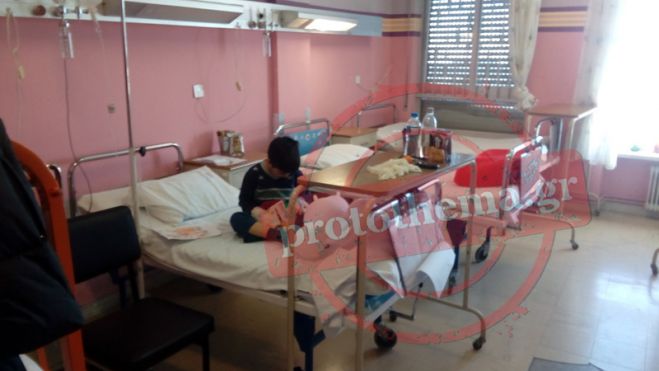 Tο πρώτο χαμόγελο του Φοίβου, μετά το μεγάλο σοκ (vd)