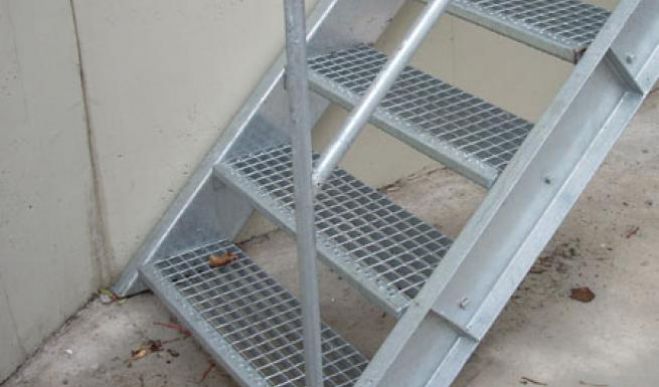 &Eta;&lambda;&iota;&kappa;&iota;&omega;&mu;έ&nu;&omicron;&sigmaf; έ&pi;&epsilon;&sigma;&epsilon; &alpha;&pi;ό &tau;&eta;&nu; &tau;&alpha;&rho;ά&tau;&sigma;&alpha; &tau;&omicron;&upsilon; &sigma;&pi;&iota;&tau;&iota;&omicron;ύ &tau;&omicron;&upsilon; &kappa;&alpha;&iota; &sigma;&kappa;&omicron;&tau;ώ&theta;&eta;&kappa;&epsilon; &sigma;&tau;&eta;&nu; &Pi;&epsilon;&lambda;&omicron;&pi;ό&nu;&nu;&eta;&sigma;&omicron;...