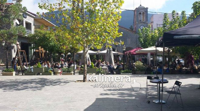 Γεμάτη κόσμο την Κυριακή η όμορφη και γραφική Βυτίνα (εικόνες)