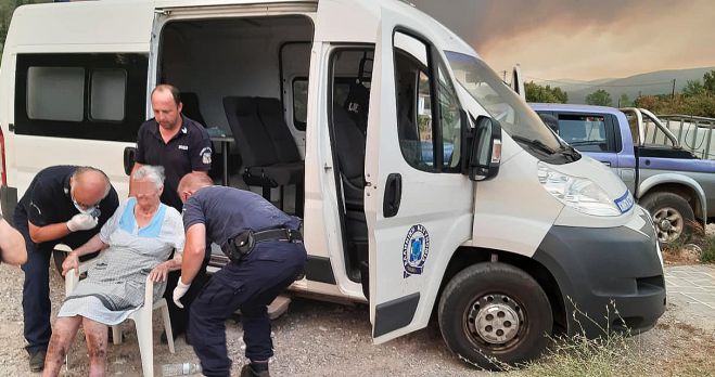 Στην πρώτη γραμμή της φωτιάς αστυνομικοί από την Αρκαδία (εικόνες)