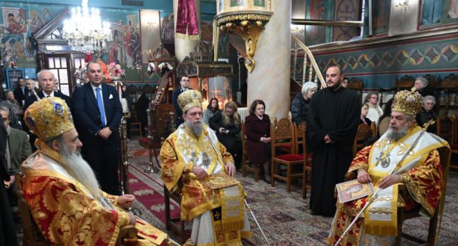 &Mu;&epsilon; &lambda;&alpha;&mu;&pi;&rho;ό&tau;&eta;&tau;&alpha; &kappa;&alpha;&iota; &theta;&rho;&eta;&sigma;&kappa;&epsilon;&upsilon;&tau;&iota;&kappa;ή &kappa;&alpha;&tau;ά&nu;&upsilon;&xi;&eta; &tau;&iota;&mu;ή&theta;&eta;&kappa;&epsilon; &eta; &mu;&nu;ή&mu;&eta; &tau;&omicron;&upsilon; &Pi;&omicron;&lambda;&iota;&omicron;ύ&chi;&omicron;&upsilon; &kappa;&alpha;&iota; &Pi;&rho;&omicron;&sigma;&tau;ά&tau;&eta; &Beta;&upsilon;&tau;ί&nu;&alpha;&sigmaf;, &Alpha;&gamma;ί&omicron;&upsilon; &Tau;&rho;ύ&phi;&omega;&nu;&alpha; (&epsilon;&iota;&kappa;ό&nu;&epsilon;&sigmaf;)