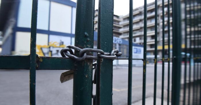 Enikos.gr: "Κλείσιμο όλων των σχολείων εξετάζει η κυβέρνηση"