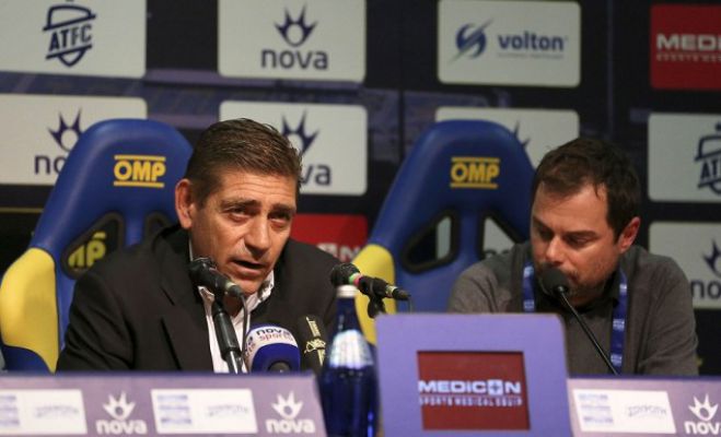 &Pi;&alpha;&nu;&tau;&epsilon;&lambda;ί&delta;&eta;&sigmaf;: &laquo;&Epsilon;ί&nu;&alpha;&iota; &mu;&iota;&alpha; &delta;ύ&sigma;&kappa;&omicron;&lambda;&eta; &mu;έ&rho;&alpha; &gamma;&iota;&alpha; &mu;&alpha;&sigmaf;&raquo;