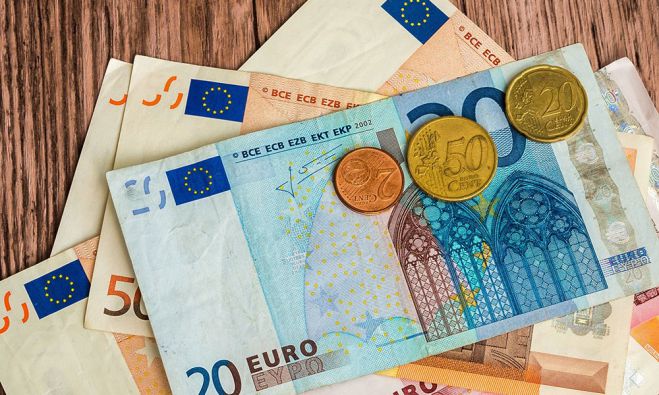 Ασφαλιστικές εισφορές  | Τι θα πληρώσουν ελεύθεροι επαγγελματίες και αυτοαπασχολούμενοι μέχρι 15 Απριλίου