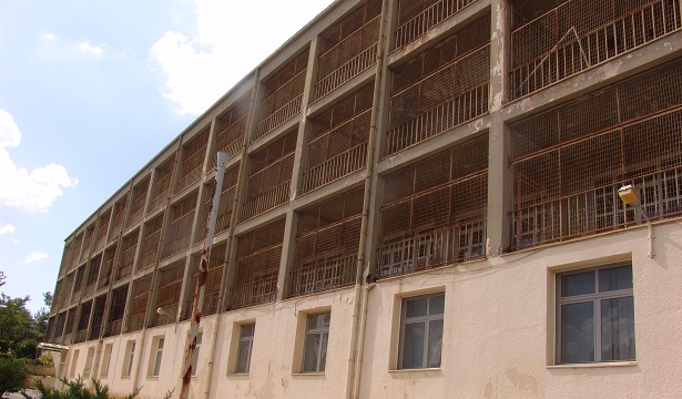 &Delta;&iota;&epsilon;&upsilon;&theta;&upsilon;&nu;&tau;ή&sigmaf; &Psi;&upsilon;&chi;&iota;&alpha;&tau;&rho;&iota;&kappa;&omicron;ύ &Nu;&omicron;&sigma;&omicron;&kappa;&omicron;&mu;&epsilon;ί&omicron;&upsilon;: &laquo;&Delta;&epsilon;&nu; &delta;&iota;&epsilon;&upsilon;&theta;ύ&nu;&omega; &omicron;ύ&tau;&epsilon; &sigma;&tau;&rho;&alpha;&tau;ό&pi;&epsilon;&delta;&omicron; &sigma;&upsilon;&gamma;&kappa;έ&nu;&tau;&rho;&omega;&sigma;&eta;&sigmaf; &tau;&omega;&nu; &Epsilon;&sigmaf;-&Epsilon;&sigmaf;, &omicron;ύ&tau;&epsilon; ά&sigma;&upsilon;&lambda;&omicron; &beta;&alpha;&sigma;&alpha;&nu;&iota;&sigma;&tau;&eta;&rho;ί&omega;&nu; &kappa;&rho;&alpha;&tau;&omicron;&upsilon;&mu;έ&nu;&omega;&nu;&raquo;