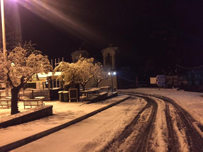 Χιονισμένη ξανά η πλατεία στο Λεβίδι! (εικόνες)