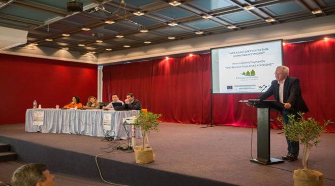 &Sigma;&mu;&upsilon;&rho;&nu;&iota;ώ&tau;&eta;&sigmaf;: &laquo;&Eta; &Delta;&eta;&mu;&omicron;&tau;&iota;&kappa;ή &Alpha;&rho;&chi;ή &epsilon;ί&nu;&alpha;&iota; &pi;ά&nu;&tau;&alpha; &kappa;&omicron;&nu;&tau;ά &kappa;&alpha;&iota; &sigma;&tau;&eta;&rho;ί&zeta;&epsilon;&iota; &tau;&iota;&sigmaf; &epsilon;&upsilon;&pi;&alpha;&theta;&epsilon;ί&sigmaf; &kappa;&omicron;&iota;&nu;&omega;&nu;&iota;&kappa;ά &omicron;&mu;ά&delta;&epsilon;&sigmaf;&raquo;