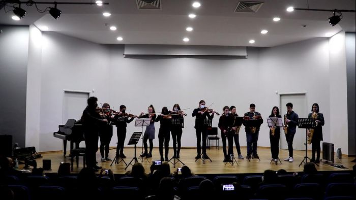 "&Tau;&omicron; &beta;&iota;&omicron;&lambda;ί &delta;ί&nu;&epsilon;&iota; &rho;&alpha;&nu;&tau;&epsilon;&beta;&omicron;ύ &mu;&epsilon; &tau;&omicron; &sigma;&alpha;&xi;ό&phi;&omega;&nu;&omicron; &kappa;&alpha;&iota; &sigma;&upsilon;&nu;&alpha;&nu;&tau;&omicron;ύ&nu; &tau;&omicron; &pi;&iota;ά&nu;&omicron;"