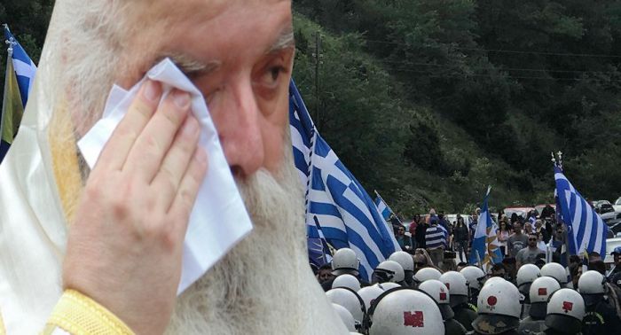 Δάκρυσε ο Μητροπολίτης Καστορίας Σεραφείμ, για το ξεπούλημα της Μακεδονίας μας (vd)