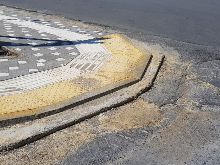 "ΑμεΑ εν δράσει" για τα πεζοδρόμια προς το Νοσοκομείο: "Οι "υποτιθέμενες" ράμπες δεν μπορούν να χρησιμοποιηθούν από άτομα με αναπηρία"
