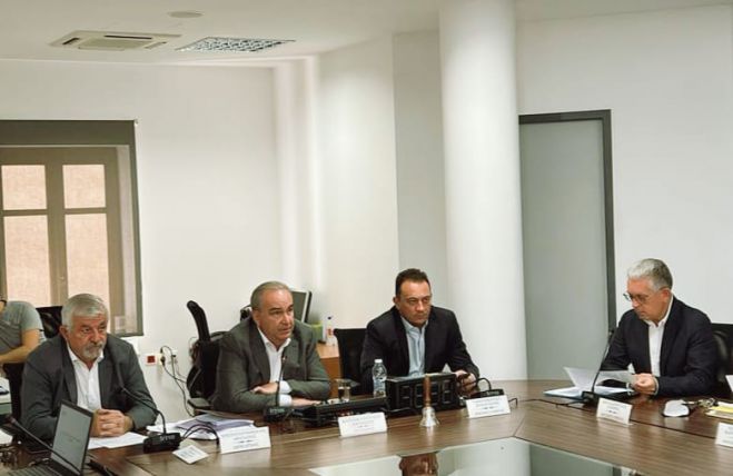 &Tau;&alpha;&tau;&omicron;ύ&lambda;&eta;&sigmaf;: "&laquo;&Gamma;&rho;&alpha;&mu;&mu;&alpha;&tau;&epsilon;ί&sigmaf; &kappa;&alpha;&iota; &Phi;&alpha;&rho;&iota;&sigma;&alpha;ί&omicron;&iota;&raquo; &epsilon;&pi;&iota;&sigma;&kappa;έ&phi;&theta;&eta;&kappa;&alpha;&nu; &tau;&eta;&nu; &Tau;&rho;ί&pi;&omicron;&lambda;&eta; &kappa;&alpha;&iota; &tau;&eta; &Mu;&epsilon;&gamma;&alpha;&lambda;ό&pi;&omicron;&lambda;&eta; &gamma;&iota;&alpha; &nu;&alpha; &tau;ά&xi;&omicron;&upsilon;&nu; &kappa;&alpha;&theta;&rho;&epsilon;&phi;&tau;ά&kappa;&iota;&alpha; &sigma;&tau;&omicron;&upsilon;&sigmaf; &iota;&theta;&alpha;&gamma;&epsilon;&nu;&epsilon;ί&sigmaf;"