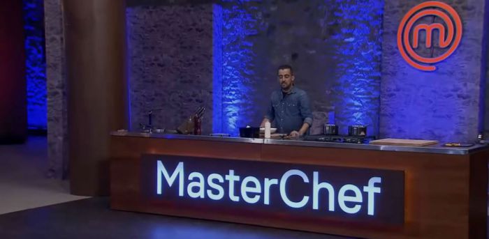 MasterChef 4 | &Epsilon;ί&nu;&alpha;&iota; &sigma;&chi;&epsilon;&delta;ό&nu; &tau;&upsilon;&phi;&lambda;ό&sigmaf;, &alpha;&lambda;&lambda;ά &mu;&alpha;&gamma;&epsilon;ί&rho;&epsilon;&psi;&epsilon; &kappa;&alpha;&iota; &pi;ή&rho;&epsilon; &tau;&eta;&nu; &pi;&omicron;&delta;&iota;ά! (vd)