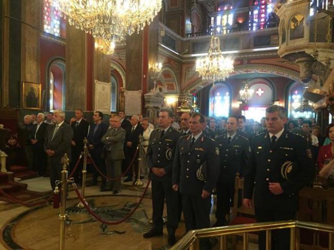 &Epsilon;&kappa;&kappa;&lambda;&eta;&sigma;ί&alpha; - &Eta; &gamma;&iota;&omicron;&rho;&tau;ή &gamma;&iota;&alpha; &tau;&omicron;&upsilon;&sigmaf; &alpha;&pi;ό&sigma;&tau;&rho;&alpha;&tau;&omicron;&upsilon;&sigmaf; &alpha;&xi;&iota;&omega;&mu;&alpha;&tau;&iota;&kappa;&omicron;ύ&sigmaf; &tau;&eta;&sigmaf; &Alpha;&sigma;&tau;&upsilon;&nu;&omicron;&mu;ί&alpha;&sigmaf; (&epsilon;&iota;&kappa;ό&nu;&epsilon;&sigmaf;)