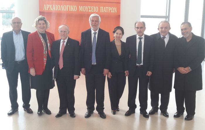 Βράβευση Πέτρου Τατούλη για τη συμβολή του στο νέο Αρχαιολογικό Μουσείο Πάτρας (vd)