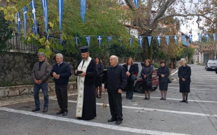 &Mu;&epsilon; &sigma;&epsilon;&beta;&alpha;&sigma;&mu;ό &kappa;&alpha;&iota; &sigma;&upsilon;&gamma;&kappa;ί&nu;&eta;&sigma;&eta; &eta; "28&eta; &Omicron;&kappa;&tau;&omega;&beta;&rho;ί&omicron;&upsilon;" &sigma;&tau;&omicron;&nu; Ά&kappa;&omicron;&beta;&omicron; &Alpha;&rho;&kappa;&alpha;&delta;ί&alpha;&sigmaf; (&epsilon;&iota;&kappa;ό&nu;&epsilon;&sigmaf;)