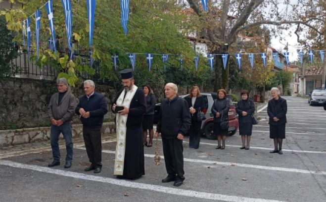 &Mu;&epsilon; &sigma;&epsilon;&beta;&alpha;&sigma;&mu;ό &kappa;&alpha;&iota; &sigma;&upsilon;&gamma;&kappa;ί&nu;&eta;&sigma;&eta; &eta; "28&eta; &Omicron;&kappa;&tau;&omega;&beta;&rho;ί&omicron;&upsilon;" &sigma;&tau;&omicron;&nu; Ά&kappa;&omicron;&beta;&omicron; &Alpha;&rho;&kappa;&alpha;&delta;ί&alpha;&sigmaf; (&epsilon;&iota;&kappa;ό&nu;&epsilon;&sigmaf;)