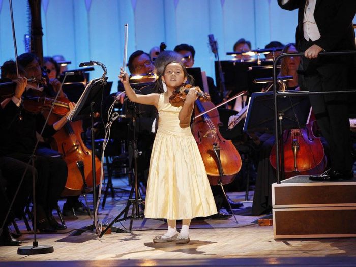 Ρεσιτάλ βιολιού από 10χρονη Κινέζα στο Μαλλιαροπούλειο!