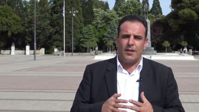 Η απάντηση Μέλλου: "Κατέχω νόμιμα το όπλο. Σεσημασμένος για απάτες ο Μπελόγιαννης"