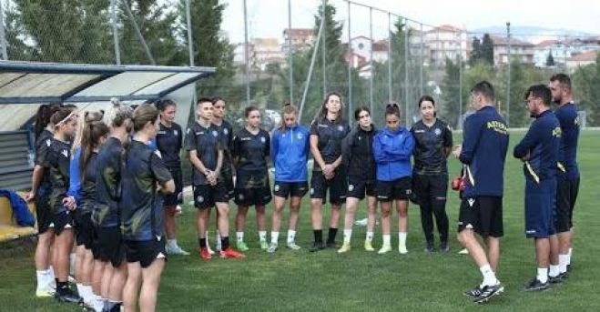 &Iota;&sigma;&tau;&omicron;&rho;&iota;&kappa;ή &pi;&rho;&epsilon;&mu;&iota;έ&rho;&alpha; &gamma;&iota;&alpha; &tau;&omicron;&nu; &gamma;&upsilon;&nu;&alpha;&iota;&kappa;&epsilon;ί&omicron; &Alpha;&sigma;&tau;έ&rho;&alpha; &sigma;&tau;&eta;&nu; &Alpha;' &Epsilon;&theta;&nu;&iota;&kappa;ή!