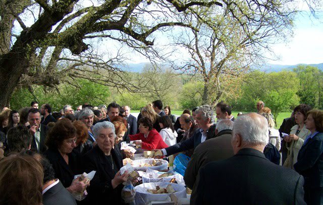 &Sigma;&tau;&omicron; &epsilon;&kappa;&kappa;&lambda;&eta;&sigma;ά&kappa;&iota; &tau;&omicron;&upsilon; &Alpha;&gamma;ί&omicron;&upsilon; &Gamma;&epsilon;&omega;&rho;&gamma;ί&omicron;&upsilon; &gamma;&iota;ό&rho;&tau;&alpha;&sigma;&alpha;&nu; &omicron;&iota; &tau;&rho;ί&tau;&epsilon;&kappa;&nu;&omicron;&iota; &sigma;&tau;&eta; &Mu;&epsilon;&gamma;&alpha;&lambda;ό&pi;&omicron;&lambda;&eta;