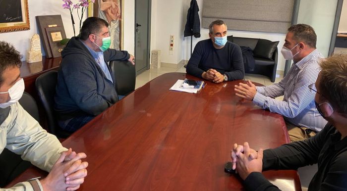 &Delta;&eta;&mu;&omicron;&tau;&iota;&kappa;ό &Sigma;&upsilon;&mu;&beta;&omicron;ύ&lambda;&iota;&omicron; &Tau;&rho;ί&pi;&omicron;&lambda;&eta;&sigmaf; | &Psi;ή&phi;&iota;&sigma;&mu;&alpha; &mu;&epsilon; &tau;&iota;&sigmaf; &theta;έ&sigma;&epsilon;&iota;&sigmaf; &tau;&omega;&nu; &sigma;&omega;&mu;&alpha;&tau;&epsilon;ί&omega;&nu; &epsilon;&rho;&gamma;&alpha;&zeta;&omicron;&mu;έ&nu;&omega;&nu; &tau;&eta;&sigmaf; &Delta;&Epsilon;&Eta; &epsilon;&nu;ά&nu;&tau;&iota;&alpha; &sigma;&tau;&eta;&nu; &iota;&delta;&iota;&omega;&tau;&iota;&kappa;&omicron;&pi;&omicron;ί&eta;&sigma;&eta;