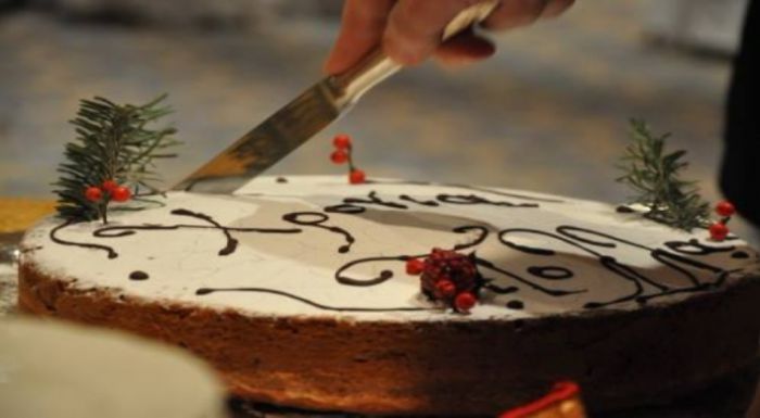 Οι εργαζόμενοι του Δήμου Τρίπολης κόβουν την πίτα τους