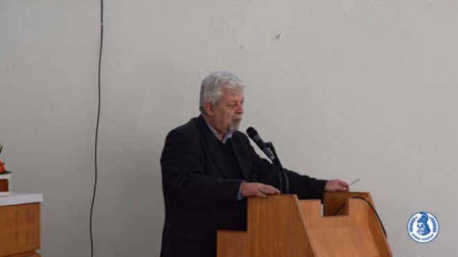 &Pi;&alpha;&upsilon;&lambda;ή&sigmaf; &sigma;&tau;&eta;&nu; &eta;&mu;&epsilon;&rho;ί&delta;&alpha; &gamma;&iota;&alpha; &nu;έ&omicron;&upsilon;&sigmaf; &pi;&alpha;&rho;&alpha;&gamma;&omega;&gamma;&omicron;ύ&sigmaf;: "&Kappa;&omicron;&rho;&upsilon;&phi;&alpha;ί&omicron;&sigmaf; &tau;&omicron;&mu;έ&alpha;&sigmaf; &sigma;&tau;&eta;&nu; &chi;ώ&rho;&alpha; &mu;&alpha;&sigmaf; &delta;&epsilon;&nu; &epsilon;ί&nu;&alpha;&iota; ά&lambda;&lambda;&omicron;&sigmaf; &alpha;&pi;ό &tau;&omicron;&nu; &pi;&rho;&omega;&tau;&omicron;&gamma;&epsilon;&nu;ή!" (vd)