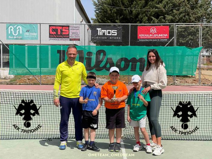 &Tau;&rho;&epsilon;&iota;&sigmaf; &pi;&rho;&omega;&tau;&iota;έ&sigmaf; &gamma;&iota;&alpha; &tau;&alpha; 10ά&rho;&iota;&alpha; &tau;&eta;&sigmaf; &Alpha;&Epsilon;&Kappa; &Tau;&rho;ί&pi;&omicron;&lambda;&eta;&sigmaf;