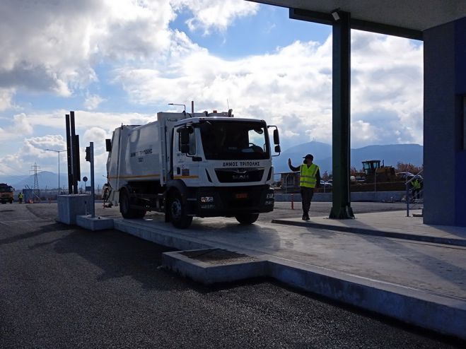 &Sigma;&tau;&eta;&nu; &Pi;&alpha;&lambda;&alpha;&iota;ό&chi;&omicron;&upsilon;&nu;&eta; &omicron; &pi;&epsilon;&rho;&iota;&phi;&epsilon;&rho;&epsilon;&iota;ά&rho;&chi;&eta;&sigmaf; &Pi;&epsilon;&lambda;&omicron;&pi;&omicron;&nu;&nu;ή&sigma;&omicron;&upsilon; &Pi;. &Nu;ί&kappa;&alpha;&sigmaf;