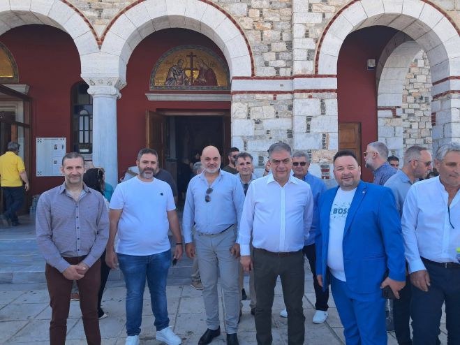 &Eta; &pi;&alpha;&rho;&omicron;&upsilon;&sigma;ί&alpha; &tau;&eta;&sigmaf; &Alpha;&rho;&kappa;&alpha;&delta;ί&alpha;&sigmaf; &sigma;&tau;&eta; &sigma;&upsilon;&nu;ά&nu;&tau;&eta;&sigma;&eta; &eta;&lambda;&epsilon;&kappa;&tau;&rho;&omicron;&lambda;ό&gamma;&omega;&nu; &sigma;&tau;&omicron;&nu; &Beta;ό&lambda;&omicron; (&epsilon;&iota;&kappa;ό&nu;&epsilon;&sigmaf;)