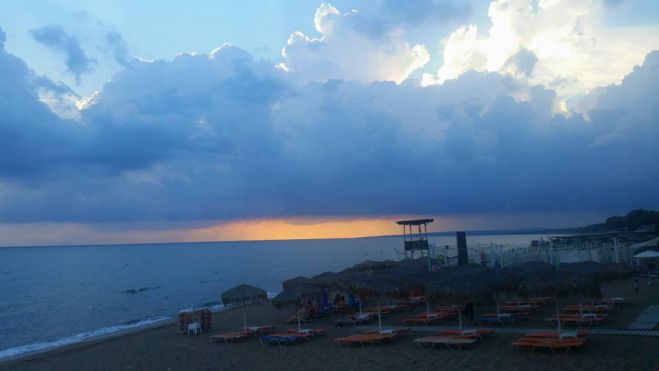 &Tau;&omicron; &mu;&omicron;&nu;&alpha;&delta;&iota;&kappa;ό &eta;&lambda;&iota;&omicron;&beta;&alpha;&sigma;ί&lambda;&epsilon;&mu;&alpha; &sigma;&tau;&eta;&nu; &upsilon;&pi;έ&rho;&omicron;&chi;&eta; &Kappa;&omicron;&upsilon;&rho;&omicron;ύ&tau;&alpha; &Eta;&lambda;&epsilon;ί&alpha;&sigmaf;! (&epsilon;&iota;&kappa;ό&nu;&epsilon;&sigmaf;)