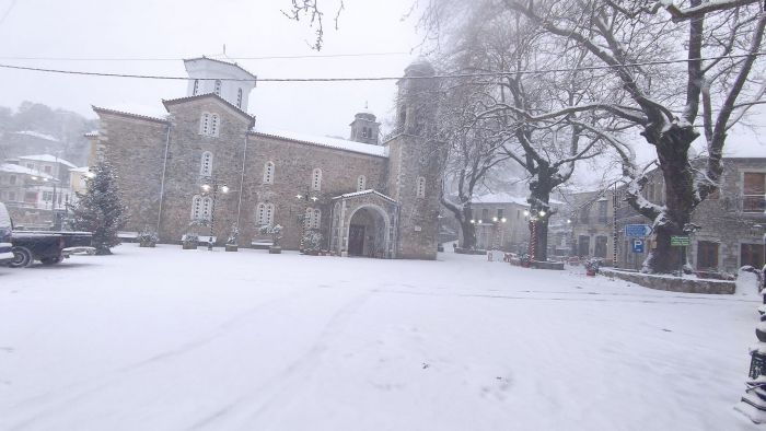 "&Chi;ά&theta;&eta;&kappa;&epsilon;" &sigma;&tau;&omicron; &chi;&iota;ό&nu;&iota; &omicron; &Kappa;&omicron;&sigma;&mu;ά&sigmaf; &Alpha;&rho;&kappa;&alpha;&delta;ί&alpha;&sigmaf;! (vd)