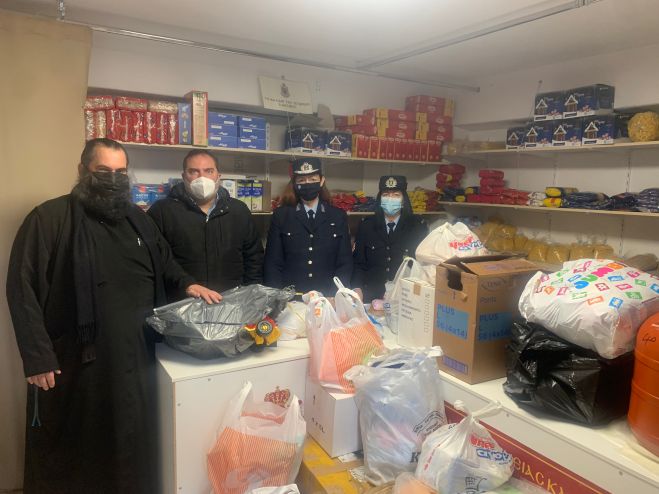 &Tau;&rho;ό&phi;&iota;&mu;&alpha;, &rho;&omicron;ύ&chi;&alpha; &kappa;&alpha;&iota; &pi;&alpha;&iota;&chi;&nu;ί&delta;&iota;&alpha; &alpha;&pi;ό &tau;&eta;&nu; &Alpha;&sigma;&tau;&upsilon;&nu;&omicron;&mu;ί&alpha; &sigma;&tau;&omicron; "&Kappa;&alpha;&lambda;ά&theta;&iota; &tau;&omicron;&upsilon; &Pi;&tau;&omega;&chi;&omicron;ύ &Alpha;&delta;&epsilon;&lambda;&phi;&omicron;ύ" (&epsilon;&iota;&kappa;ό&nu;&epsilon;&sigmaf;)