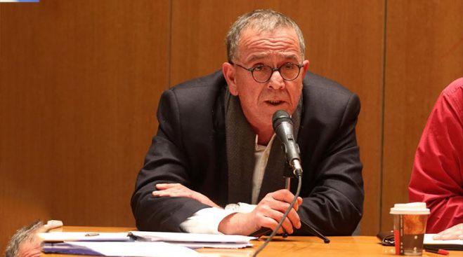 &Delta;&upsilon;&omicron; &phi;&omicron;&rho;έ&sigmaf; &tau;&omicron; ί&delta;&iota;&omicron; "&lambda;ά&theta;&omicron;&sigmaf;"; &Omicron; &Mu;&omicron;&upsilon;&zeta;ά&lambda;&alpha;&sigmaf; έ&chi;&epsilon;&iota; &alpha;&pi;&omicron;&kappa;&alpha;&lambda;έ&sigma;&epsilon;&iota; &pi;ά&lambda;&iota; "&Mu;&alpha;&kappa;&epsilon;&delta;&omicron;&nu;ί&alpha;" &tau;&alpha; &sigma;&kappa;ό&pi;&iota;&alpha;! (vd)