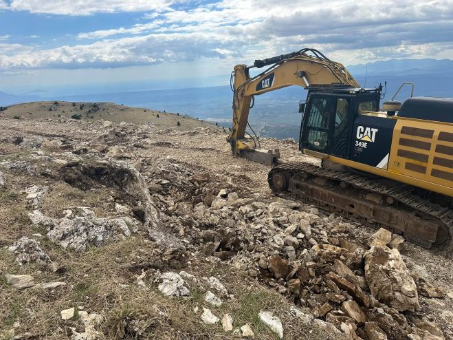 Στο Πρωτοδικείο Τρίπολης η υπόθεση για τις ανεμογεννήτριες στον Κοσμά - Καταγγελία για συνέχιση εργασιών μετά τη λήξη της άδειας εγκατάστασης