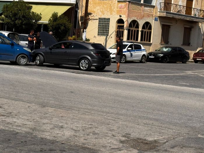 Τροχαίο στη συμβολή των οδών Λαγοπάτη και Αλεξάνδρου Σούτσου (εικόνες)