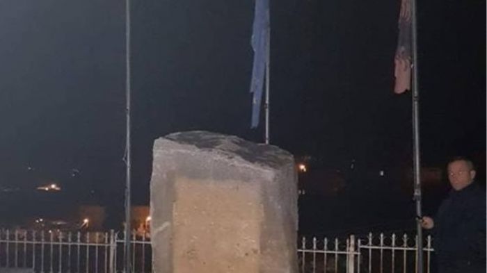 Αλβανοί εθνικιστές βανδάλισαν ελληνικό μνημείο στην Κρανιά Βορείου Ηπείρου