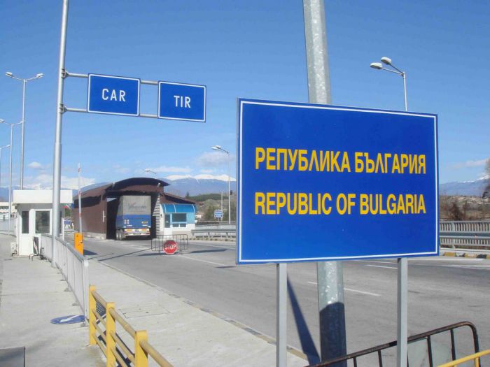 &Phi;&omicron;&rho;&omicron;&lambda;&omicron;&gamma;&iota;&kappa;έ&sigmaf; &sigma;&upsilon;&gamma;&kappa;&rho;ί&sigma;&epsilon;&iota;&sigmaf; &mu;&epsilon;&tau;&alpha;&xi;ύ &Epsilon;&lambda;&lambda;ά&delta;&alpha;&sigmaf; &kappa;&alpha;&iota; &Beta;&omicron;&upsilon;&lambda;&gamma;&alpha;&rho;ί&alpha;&sigmaf;