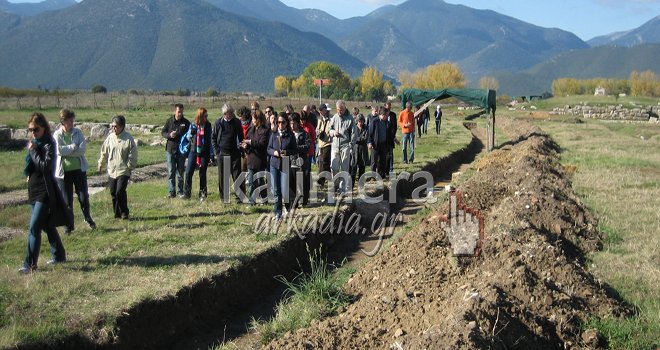 &Eta; &alpha;&pi;&omicron;&chi;&alpha;&iota;&rho;&epsilon;&tau;&iota;&sigma;&tau;ή&rho;&iota;&alpha; &epsilon;&kappa;&delta;&rho;&omicron;&mu;ή &tau;&omicron;&upsilon; &delta;&iota;&epsilon;&theta;&nu;&omicron;ύ&sigmaf; &sigma;&upsilon;&nu;&epsilon;&delta;&rho;ί&omicron;&upsilon; &laquo;&Tau;&omicron; &Alpha;&rho;&chi;&alpha;&iota;&omicron;&lambda;&omicron;&gamma;&iota;&kappa;ό Έ&rho;&gamma;&omicron; &sigma;&tau;&eta;&nu; &Pi;&epsilon;&lambda;&omicron;&pi;ό&nu;&nu;&eta;&sigma;&omicron;&raquo; (&epsilon;&iota;&kappa;ό&nu;&epsilon;&sigmaf;)