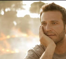 &Alpha;&pi;ό &tau;&eta; &sigma;&tau;&iota;&gamma;&mu;ή &pi;&omicron;&upsilon; &xi;&epsilon;&kappa;&iota;&nu;ή&sigma;&epsilon;&iota; &mu;ί&alpha; &phi;&omega;&tau;&iota;ά, &pi;ό&sigma;&omicron; &chi;&rho;ό&nu;&omicron; &nu;&omicron;&mu;ί&zeta;&epsilon;&iota;&sigmaf; ό&tau;&iota; έ&chi;&epsilon;&iota;&sigmaf;; (video)