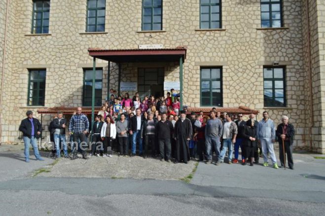 Οργή στην Κανδήλα – Ζητούν δάσκαλο για το σχολείο και απειλούν να παραδώσουν τα εκλογικά βιβλιάρια! (vd)