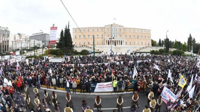 &Gamma;.&Gamma;. &Kappa;&Kappa;&Epsilon;: "&Eta; &pi;&rho;&alpha;&gamma;&mu;&alpha;&tau;&iota;&kappa;ή &mu;&omicron;&mu;&phi;ή &delta;&epsilon;&nu; &delta;ί&nu;&epsilon;&tau;&alpha;&iota; &mu;έ&sigma;&alpha; &sigma;&tau;&eta; &Beta;&omicron;&upsilon;&lambda;ή, &alpha;&lambda;&lambda;ά &sigma;&tau;&omicron;&upsilon;&sigmaf; &delta;&rho;ό&mu;&omicron;&upsilon;&sigmaf; &tau;&omicron;&upsilon; &alpha;&gamma;ώ&nu;&alpha;" (vd)