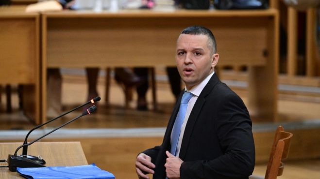 Κασιδιάρης στο Εφετείο: "Η δολοφονία Φύσσα δολοφόνησε εμένα και τη Χρυσή Αυγή, έξι χρόνια είμαι στις φυλακές"